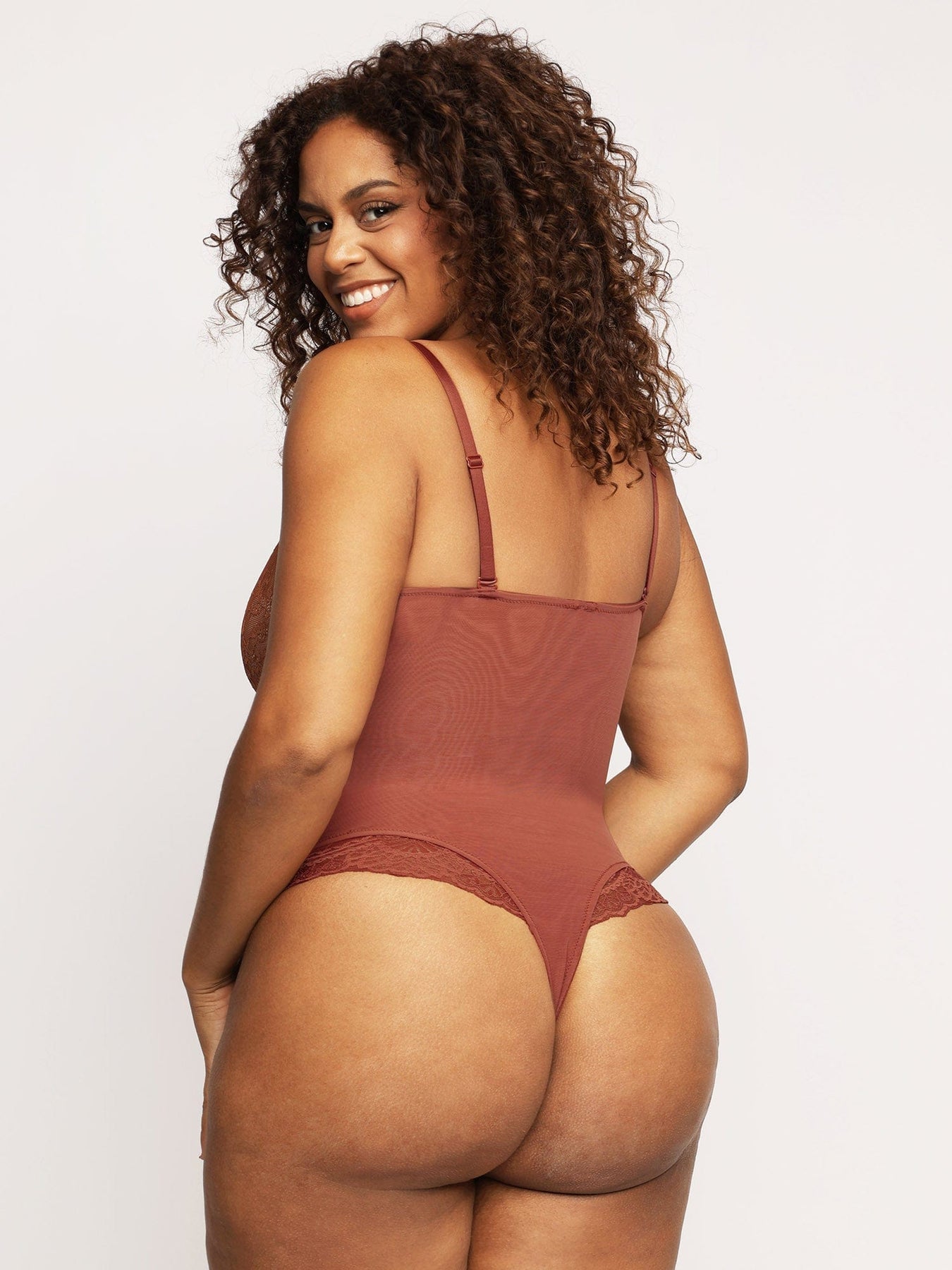 Body Gainant Sculptant à Dentelle